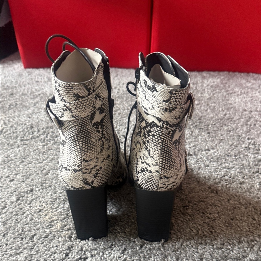Wild Diva Black and White Snake Print Ankle Boots - Picture 5 of 6